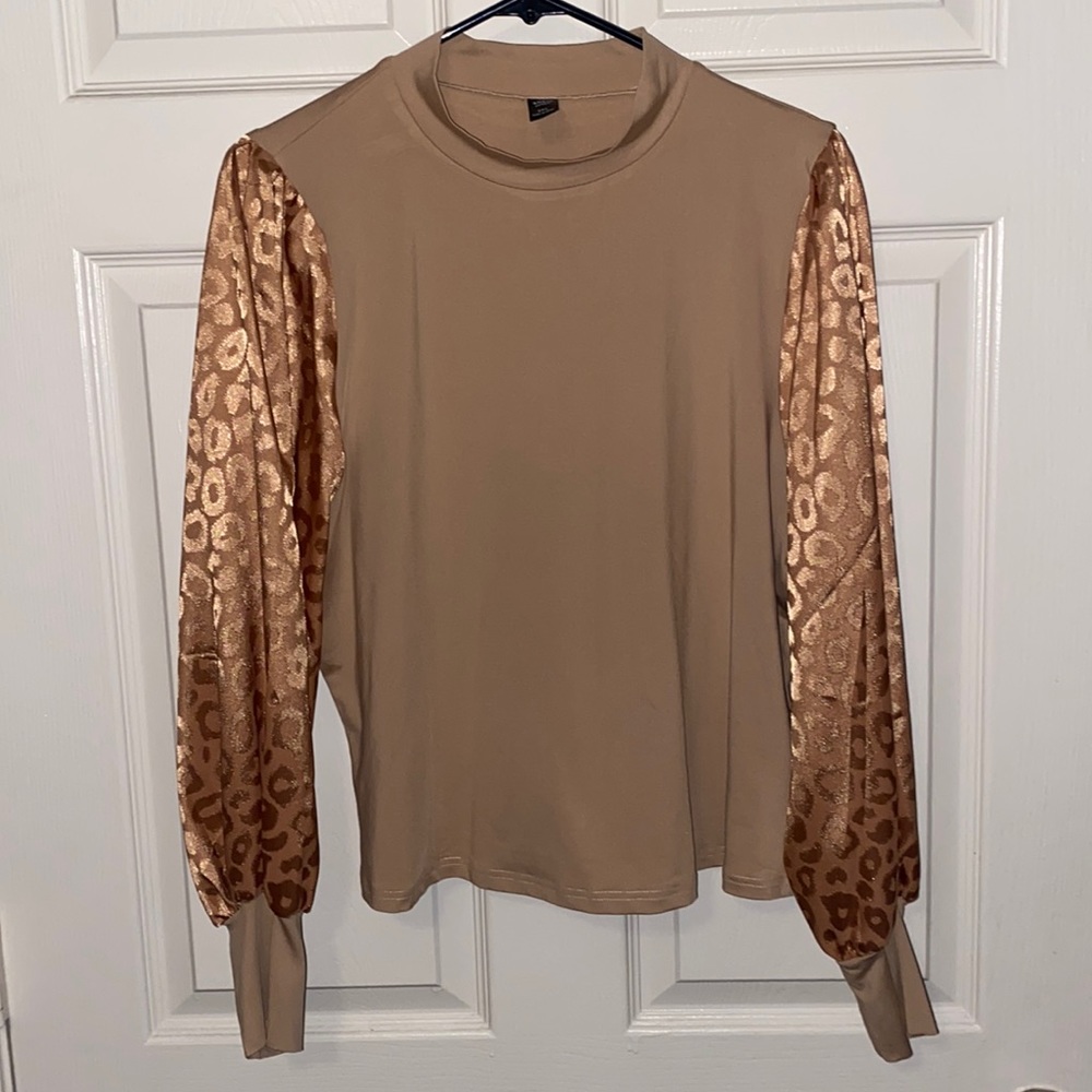 Contrast Leopard Jacquard Bishop Sleeve Blouse